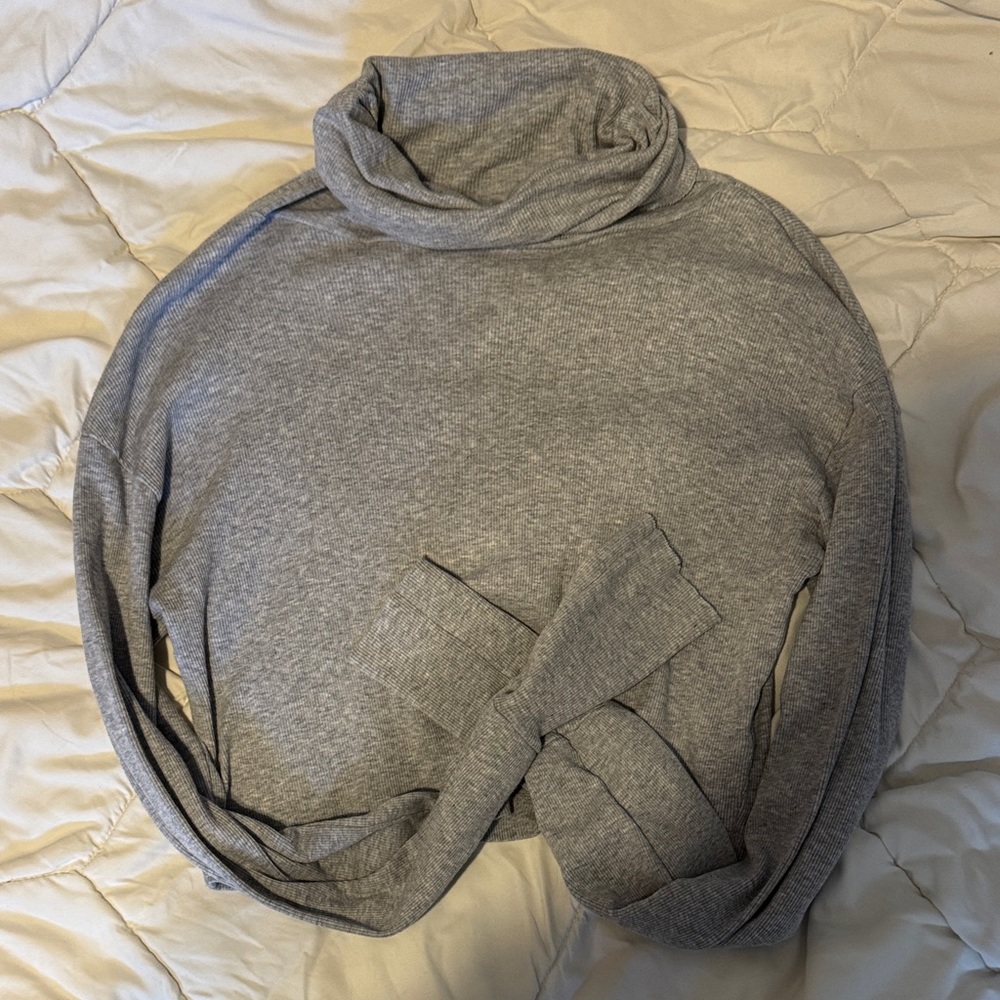 Brandy Melville Light Gray Ribbed Knit